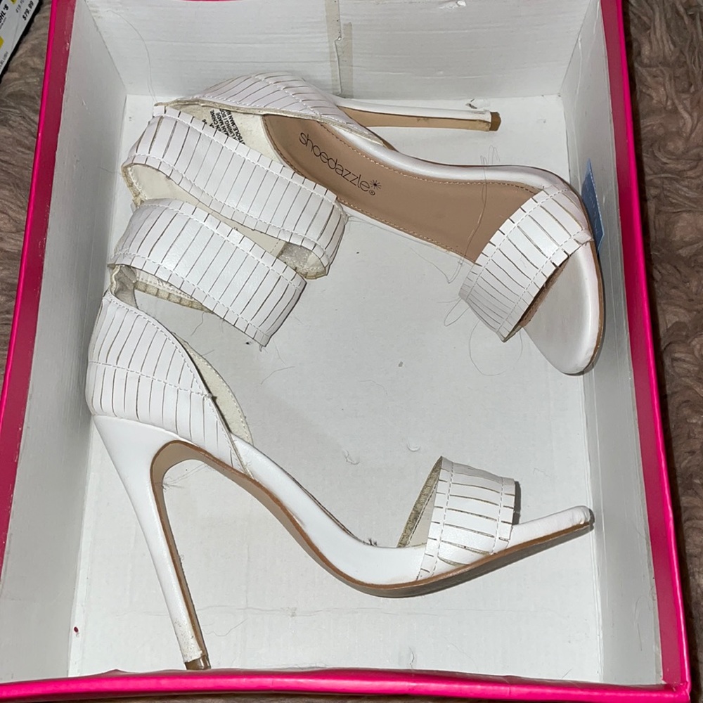 Shoe dazzle white heels, only worn once